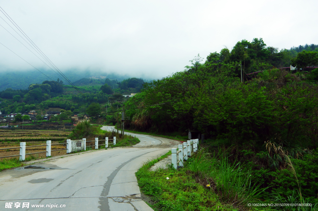 乡村清晨 明山烟雨