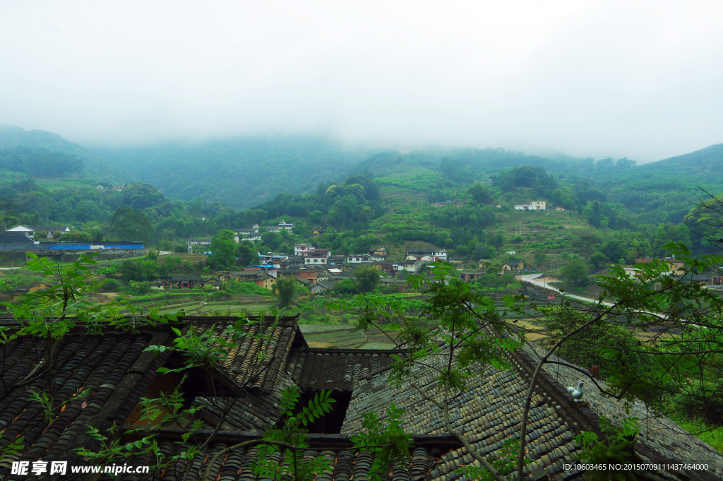 明山烟雨