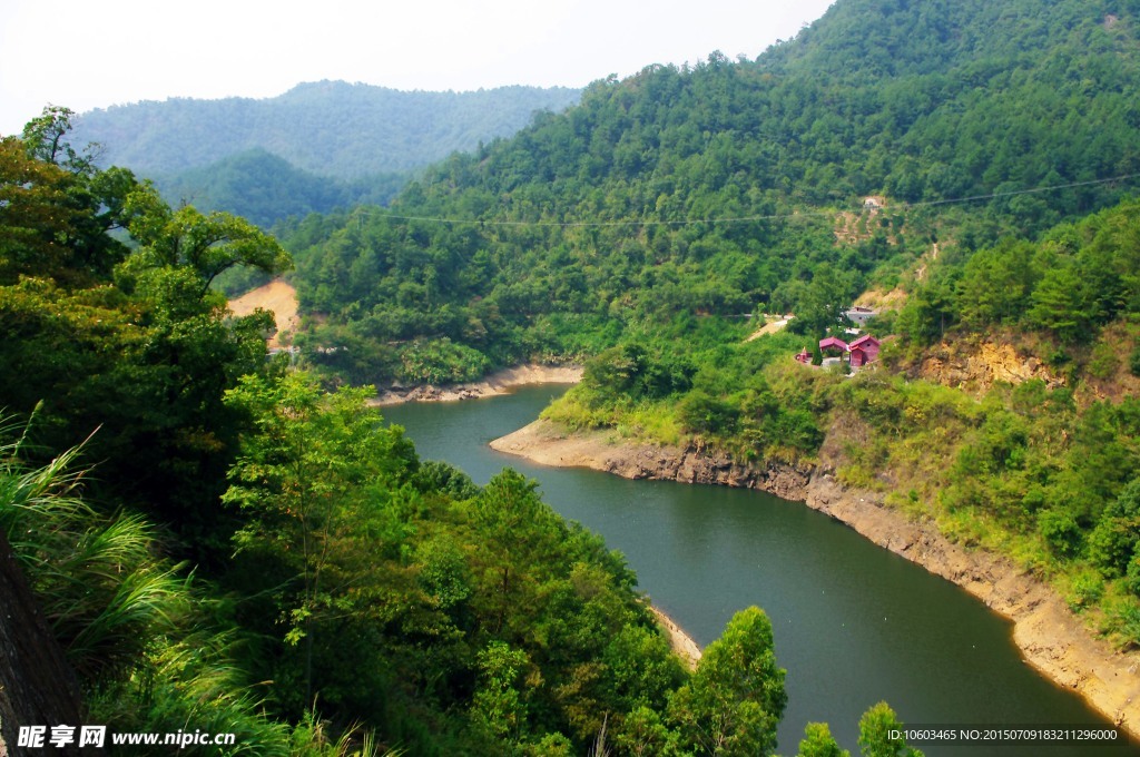 山水旅游 路途深沟