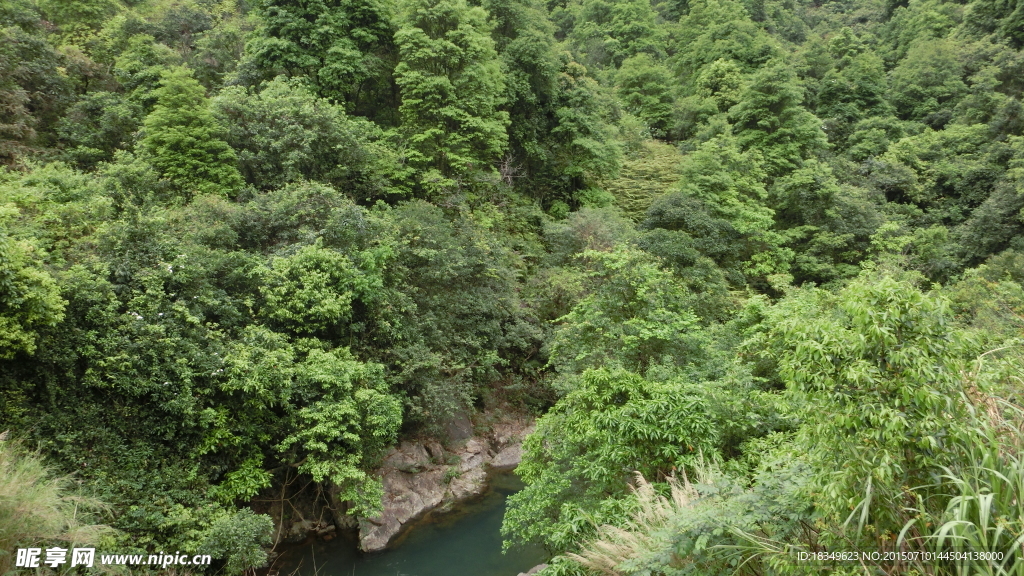 险峻的银瓶山