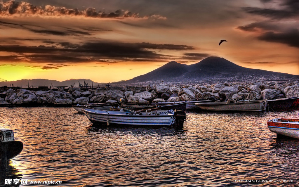 夕阳船舶景色