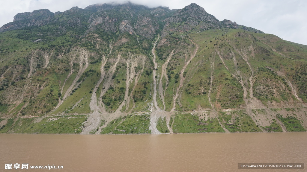 险峻的山路