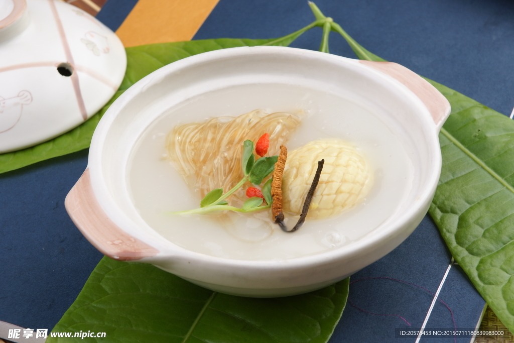 砂锅虫草炖鲍翅