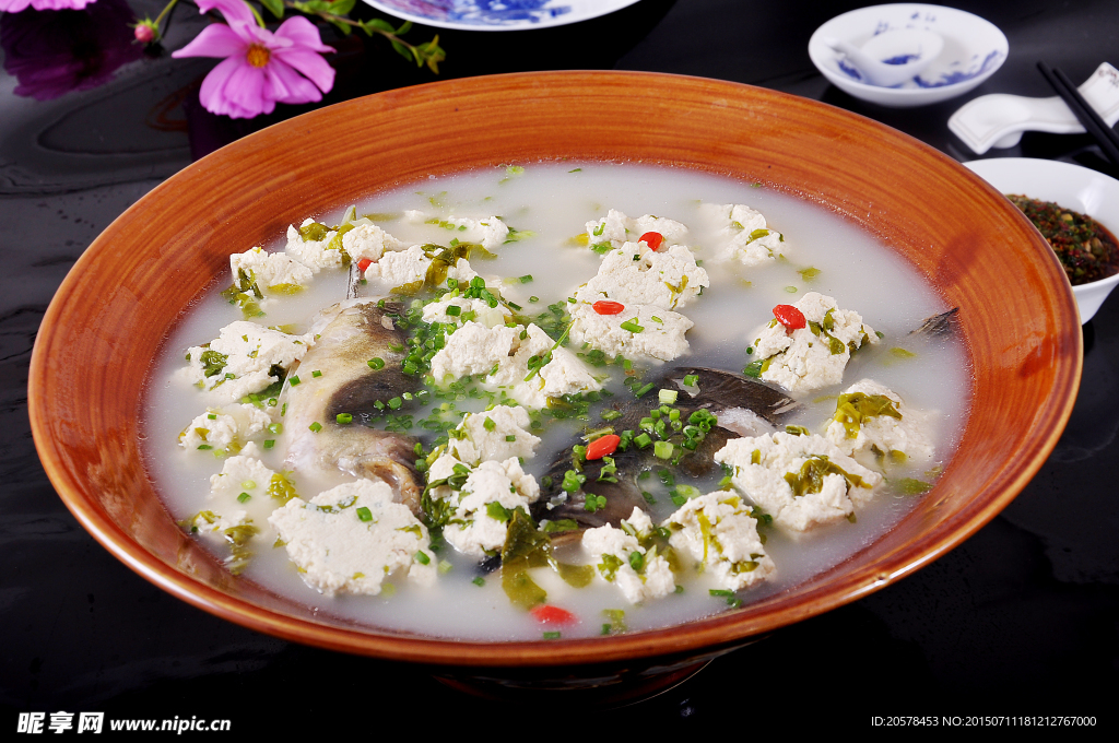 菜豆腐炖鱼头