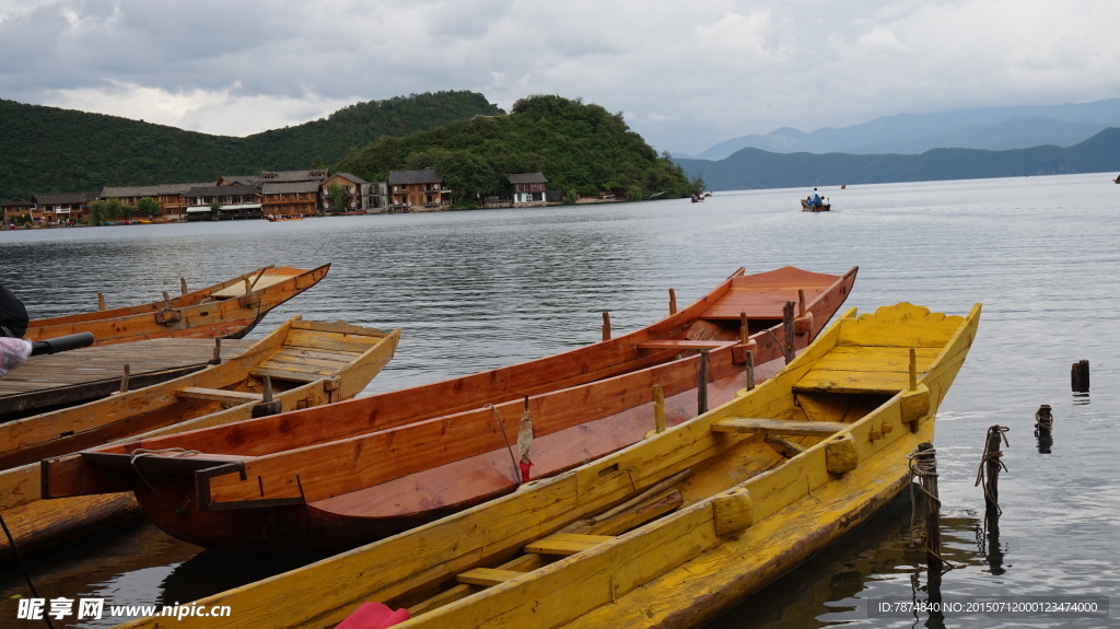 泸沽湖渔船