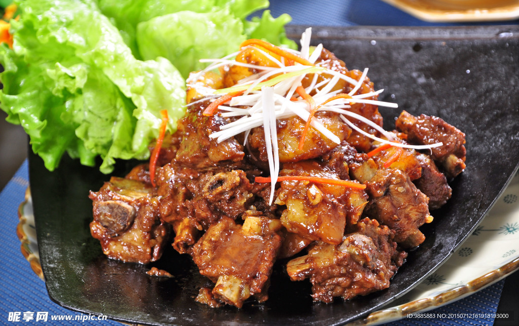 排骨压土豆