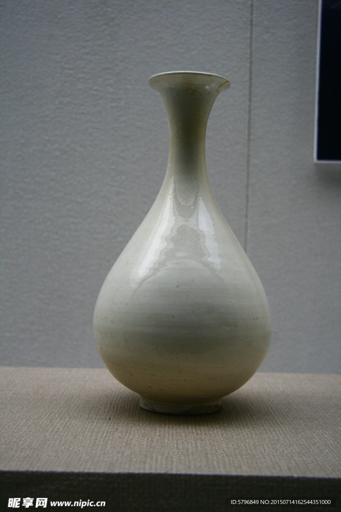 白瓷玉壶春瓶