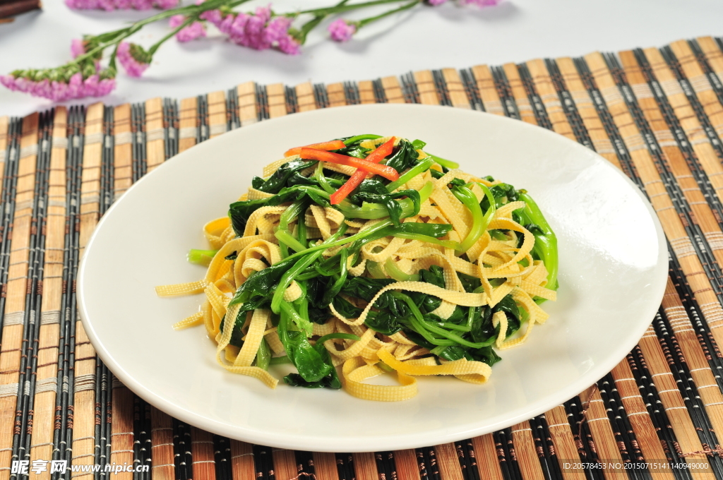 菠菜炒百页