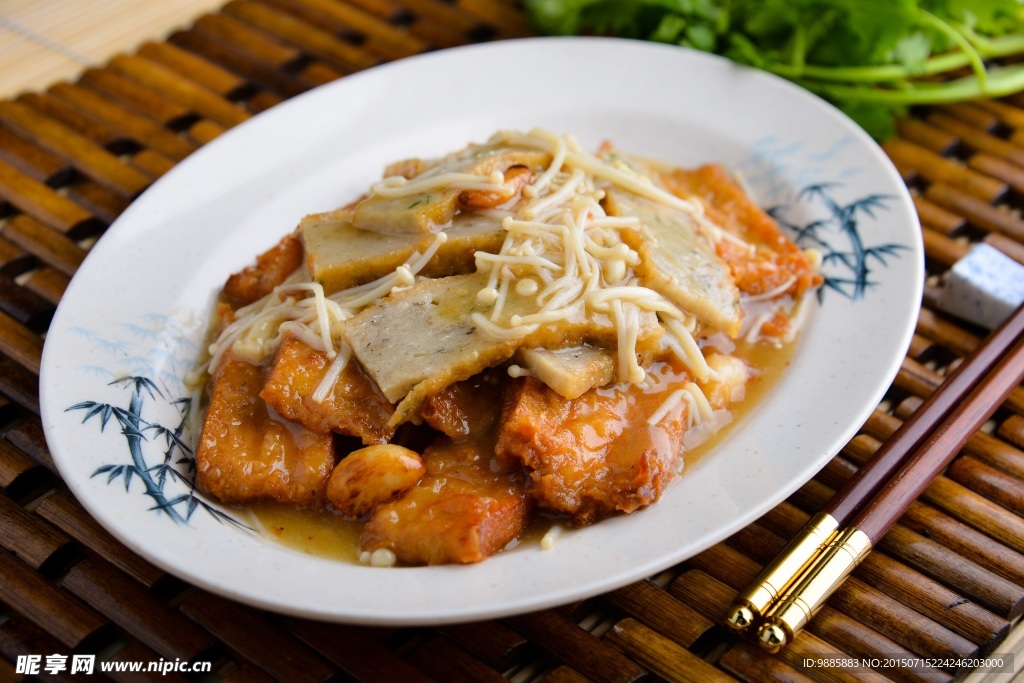 金菇鱼滑豆腐