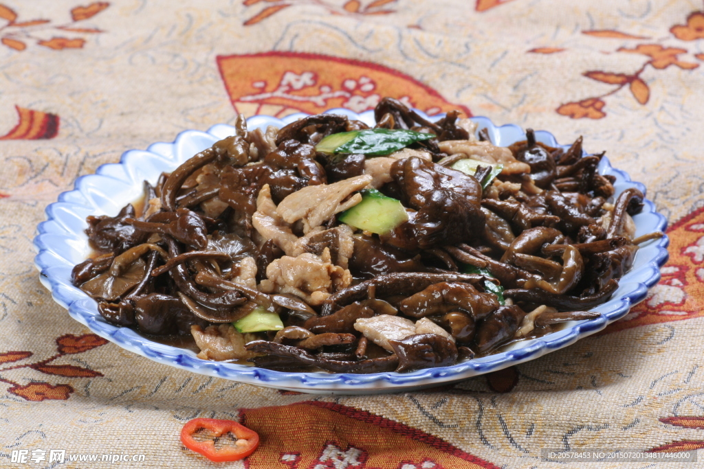 野山蘑炒肉
