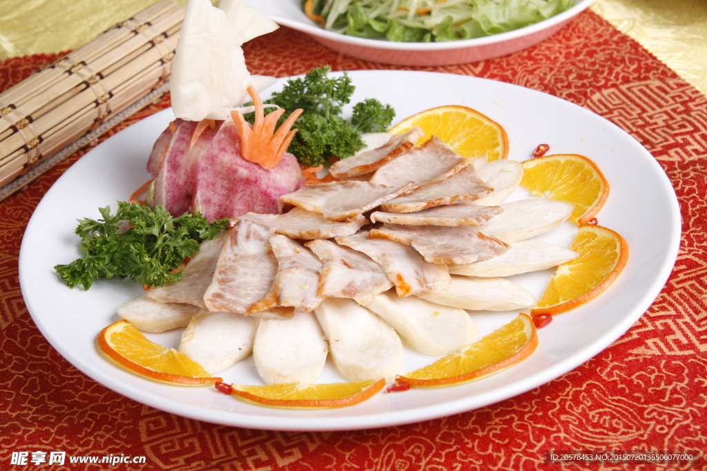 山菌龙须肉