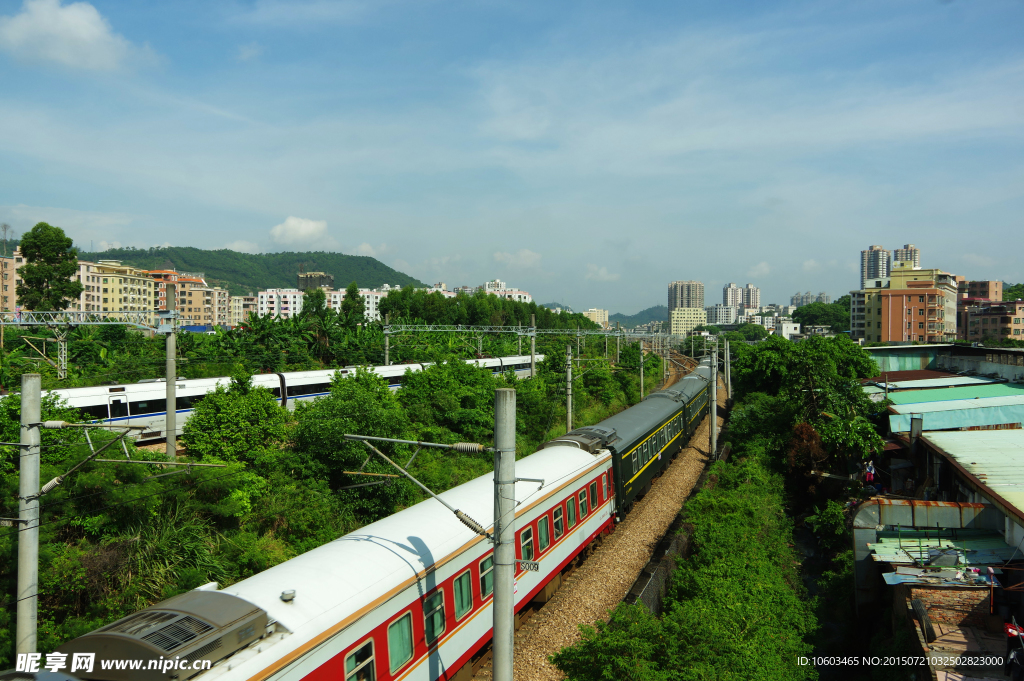 高速铁路 列车穿梭