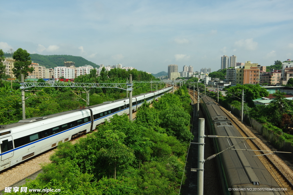 高速铁路 列车穿梭