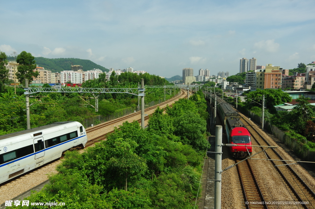 高速铁路 列车穿梭