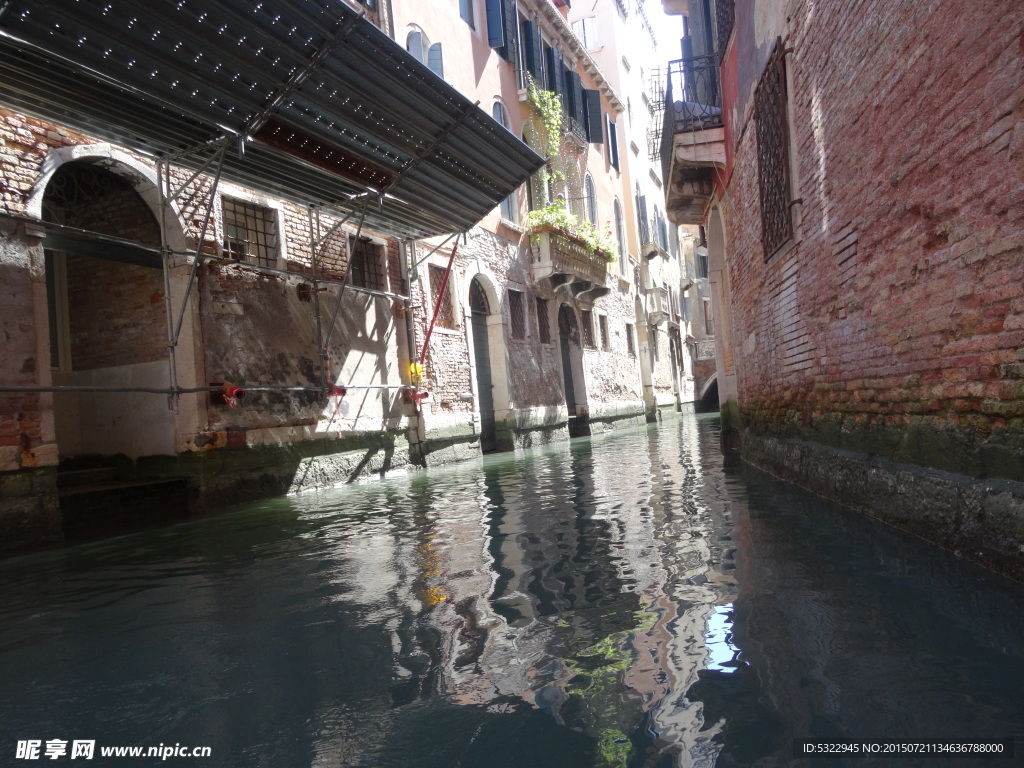 威尼斯水城的小巷