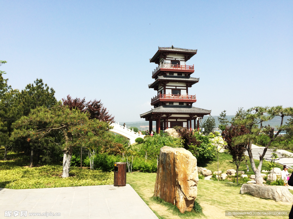 蓝天小塔