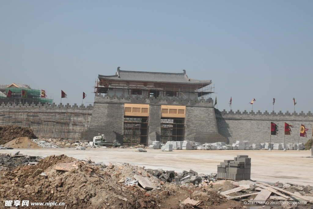 正在建设的古代建筑