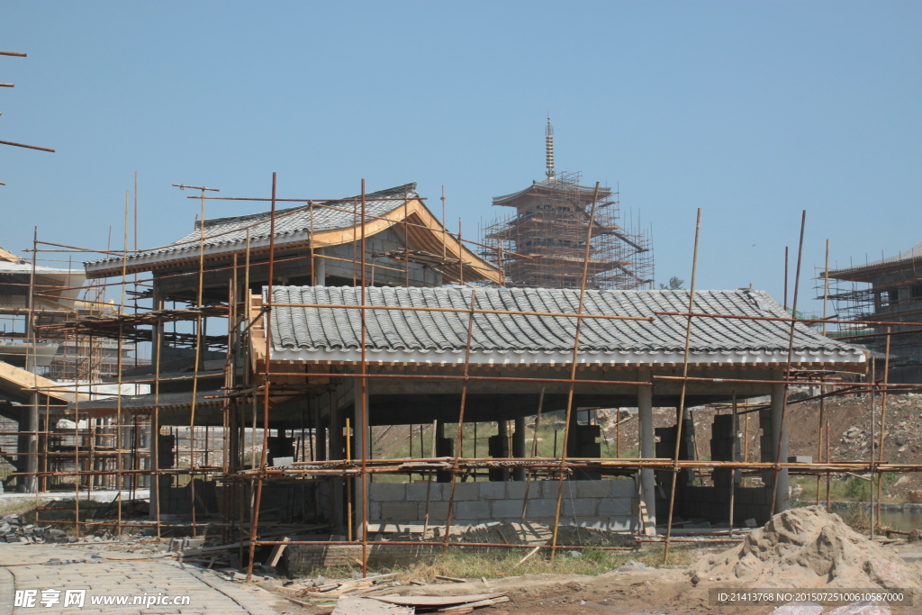 正在建设的古代建筑
