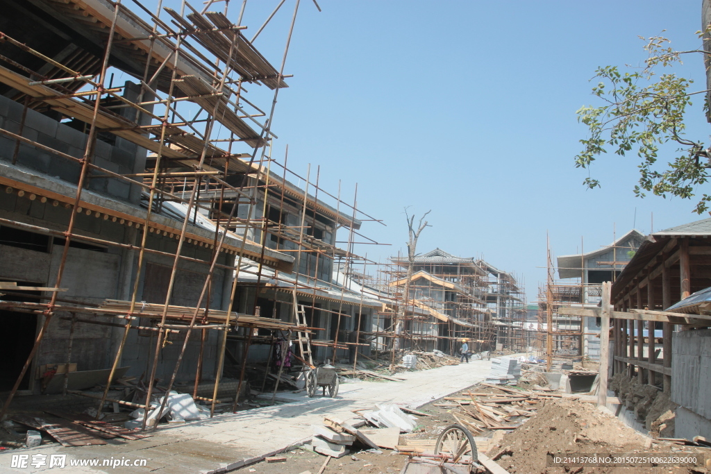 正在建设的古代建筑
