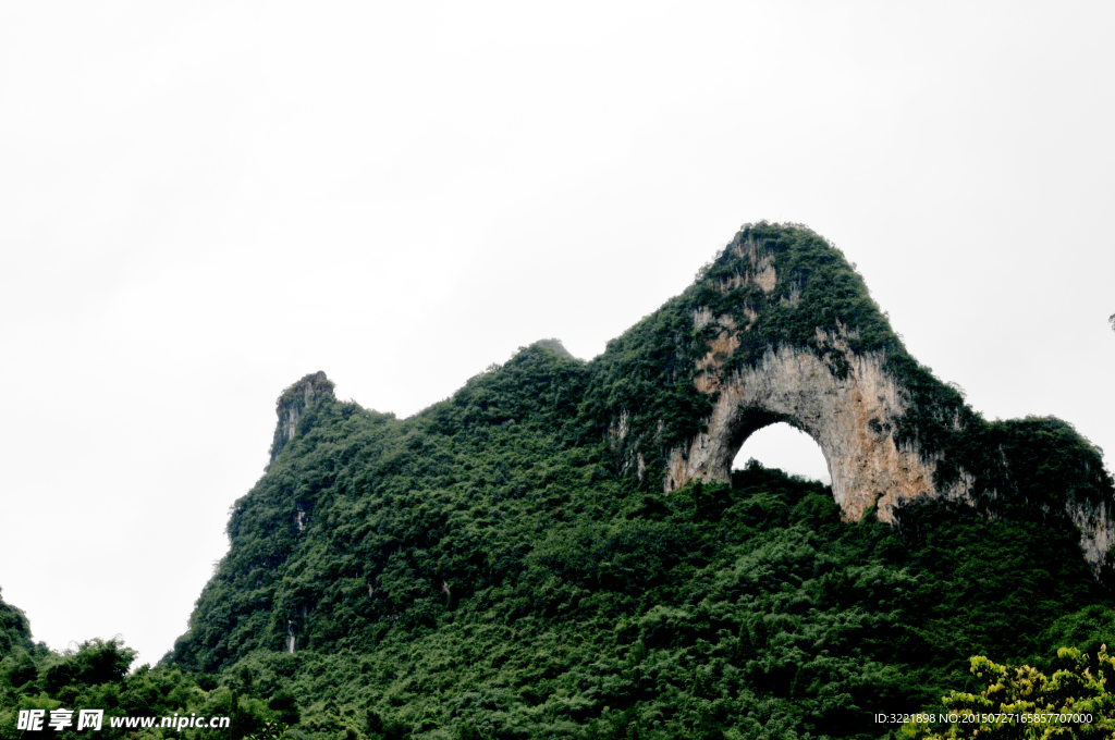 阳朔月亮山风光