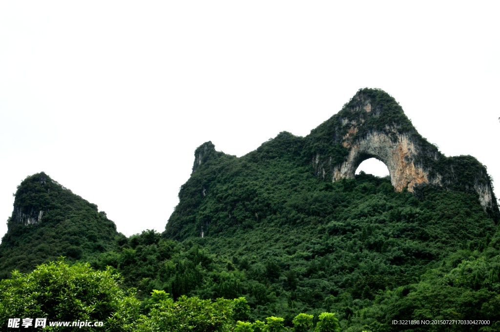 桂林月亮山