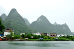 雨中山村