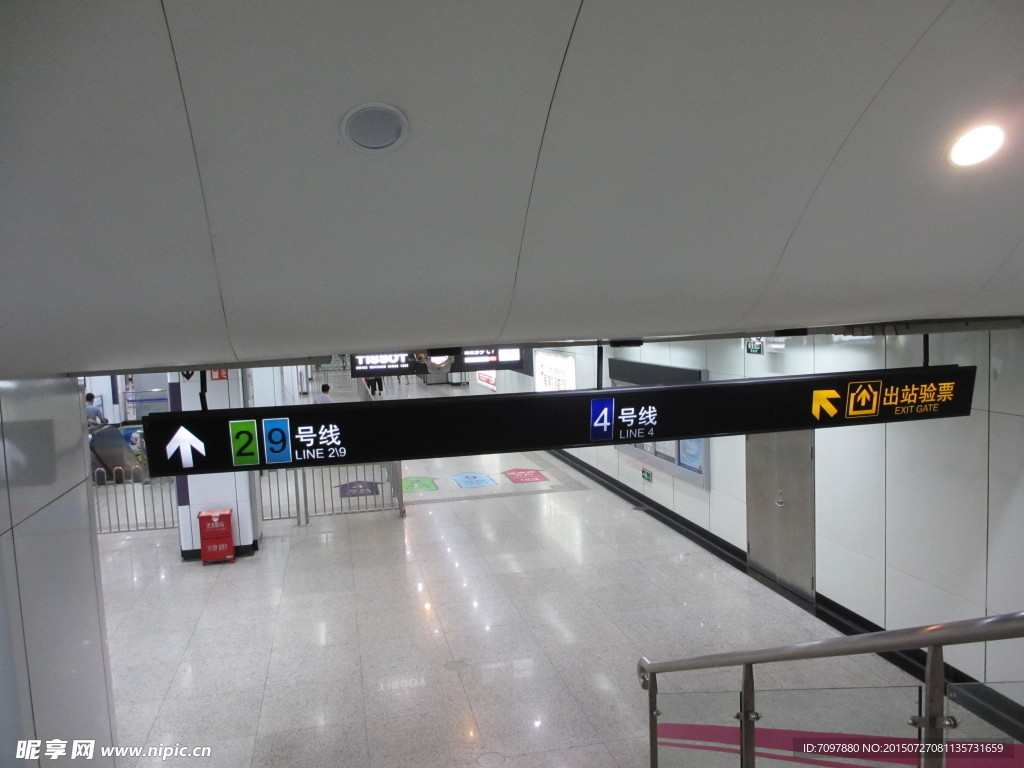 上海地铁站导视牌