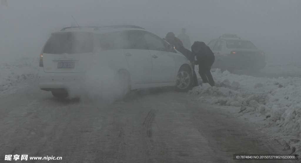 大雪封路