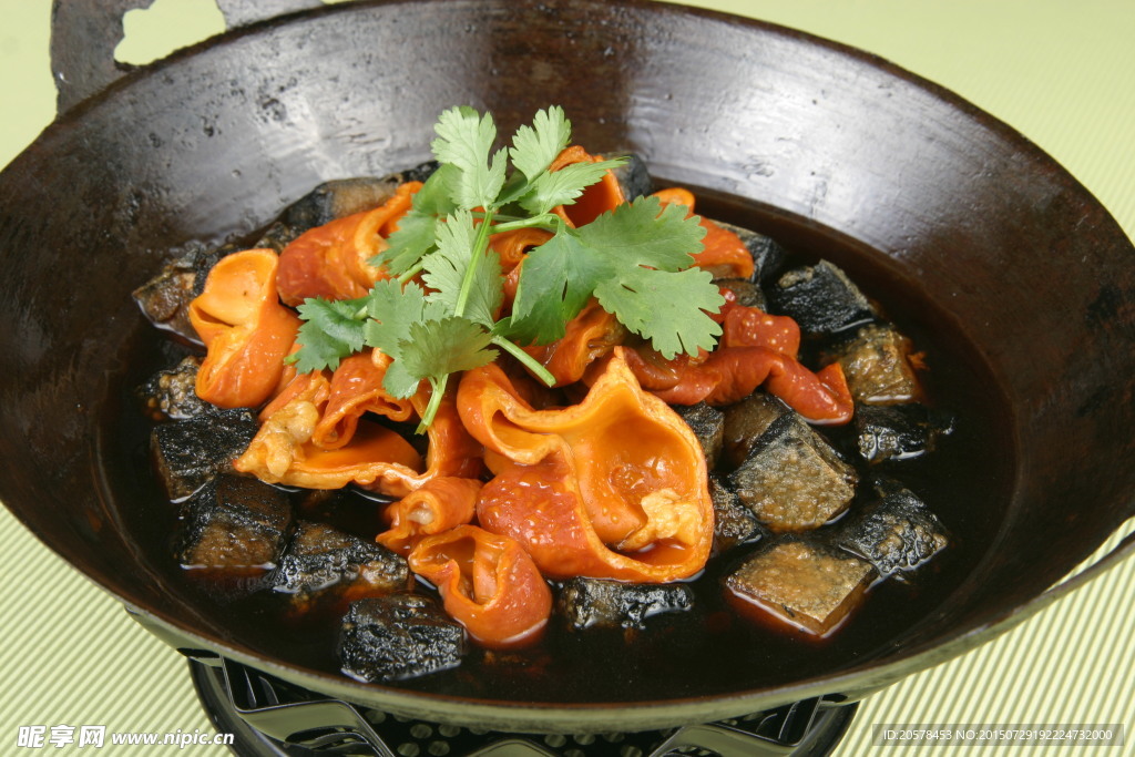 特色黑豆腐肥肠