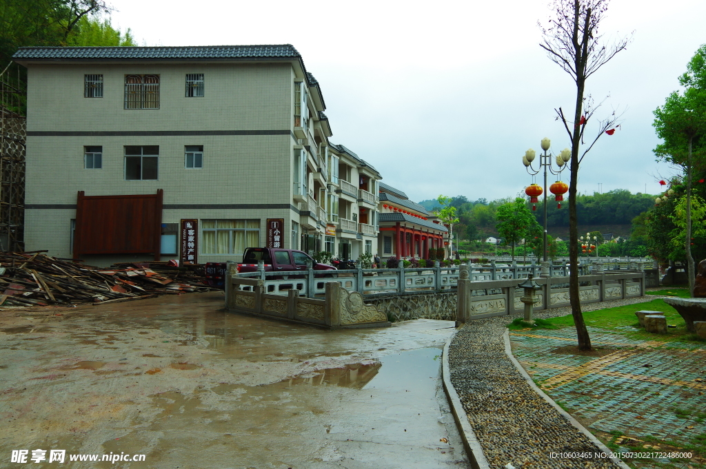 美丽乡村 山水环抱