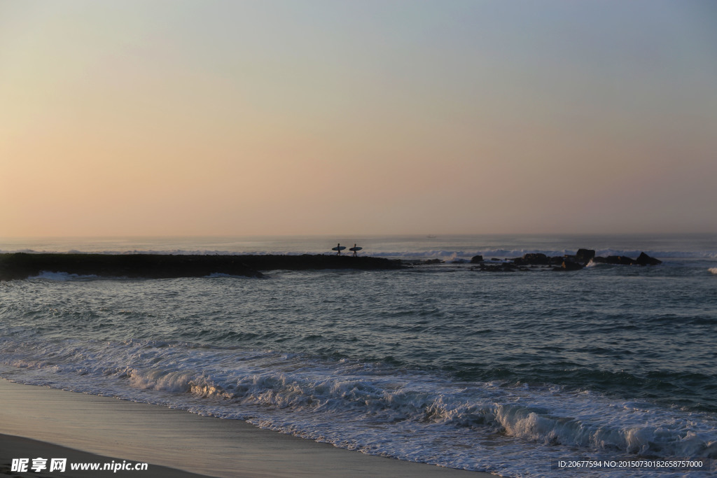 夕阳海浪