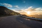 跑步运动在盘山公路