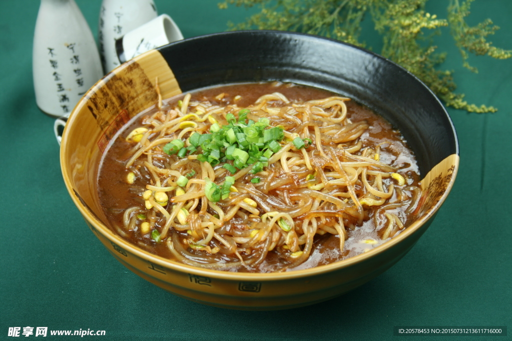 黄豆芽炖粉条