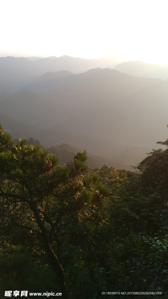 清晨的高山