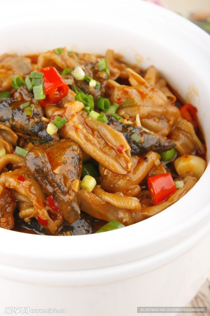 臭豆腐焖去骨鸭掌