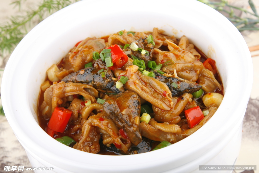 臭豆腐焖去骨鸭掌