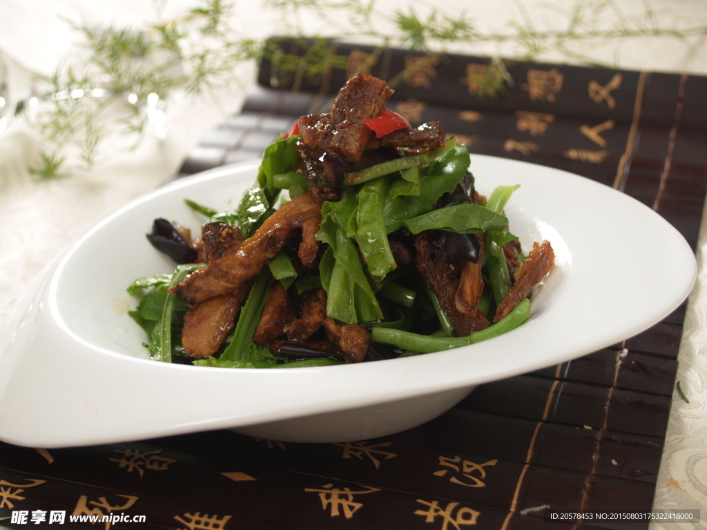 鲮鱼茄条油麦菜