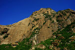 大山下的寺庙