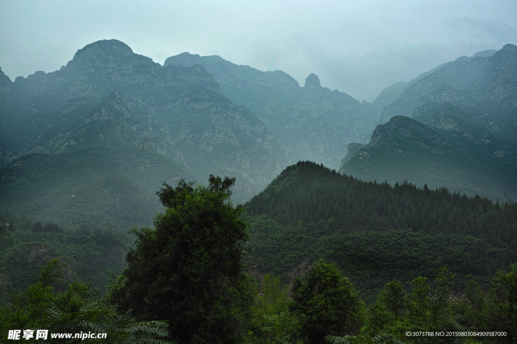 雨后的群山