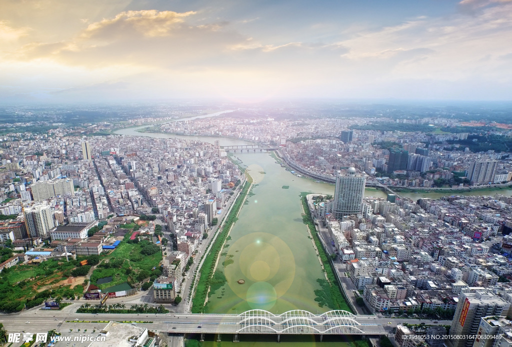 航拍化州市