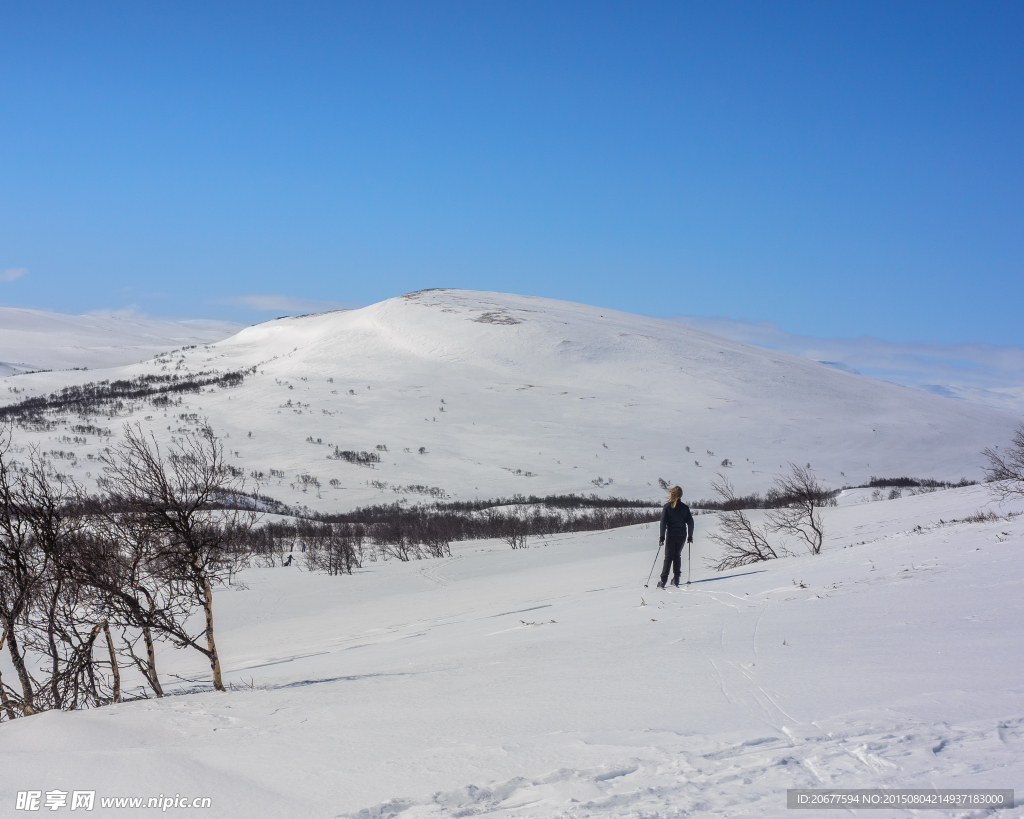 雪地山坡