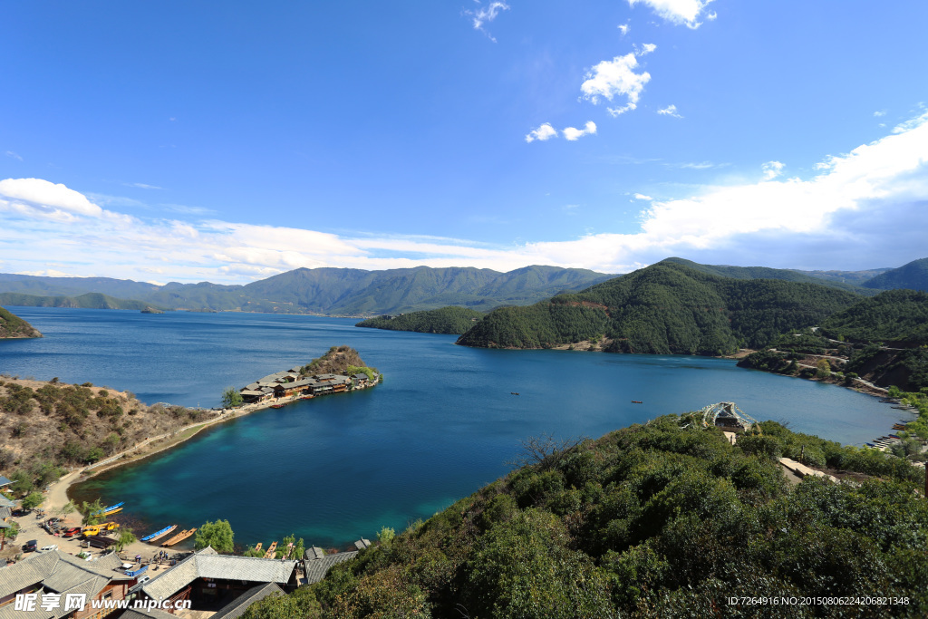 泸沽湖桃心全景照