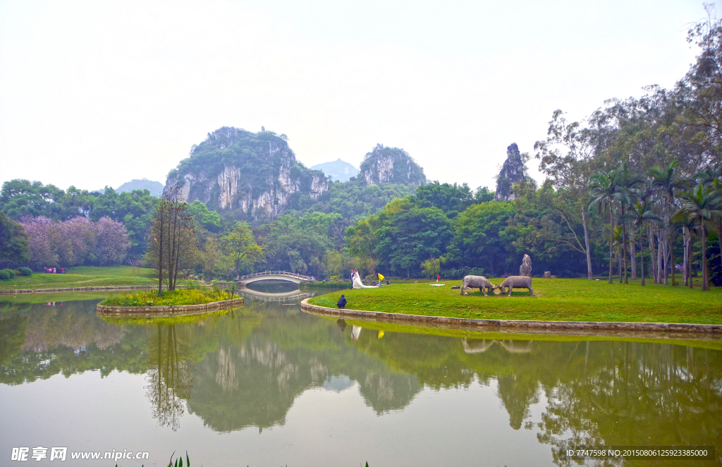 山水倒影风景