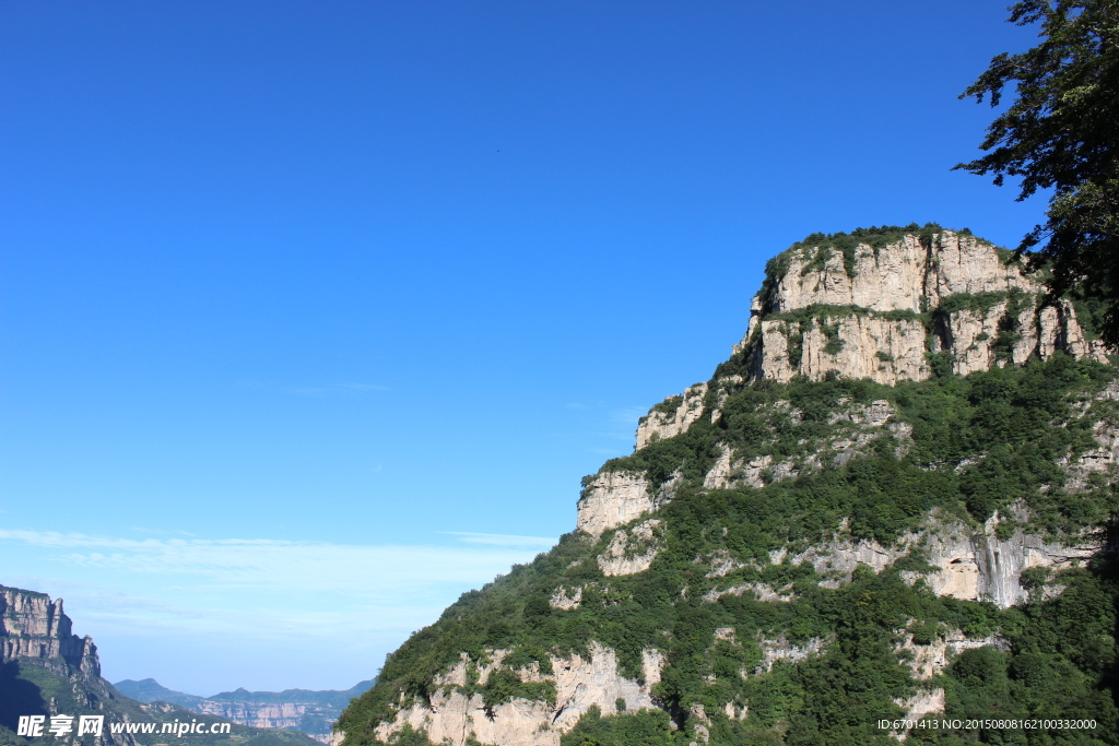 蓝天山峰