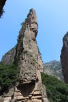 奇峰突兀