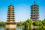 桂林日月双塔近景图