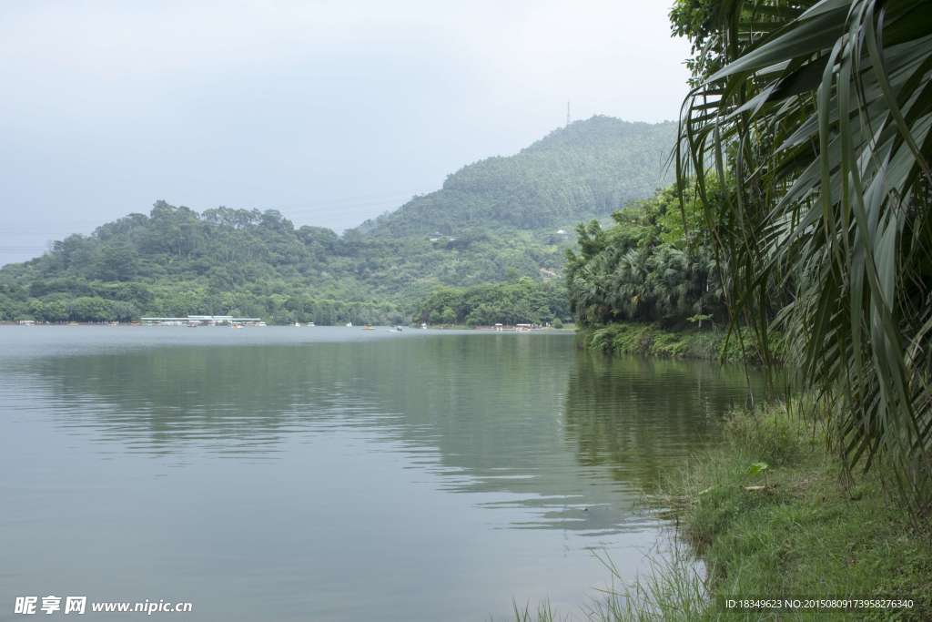 水濂山湖边风光