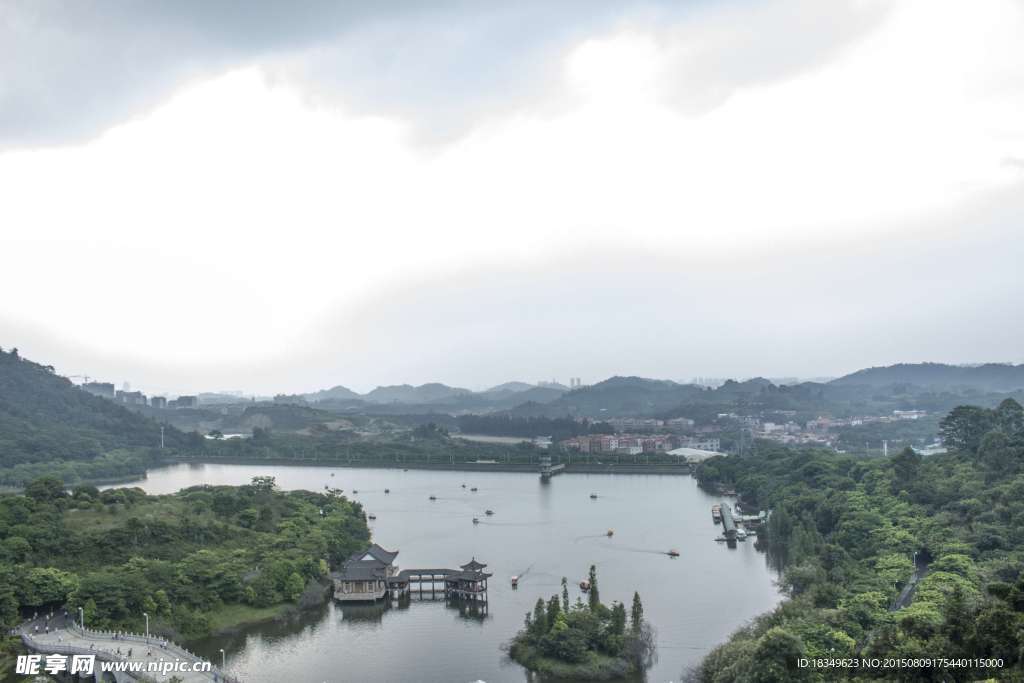 山水连一片的水濂山