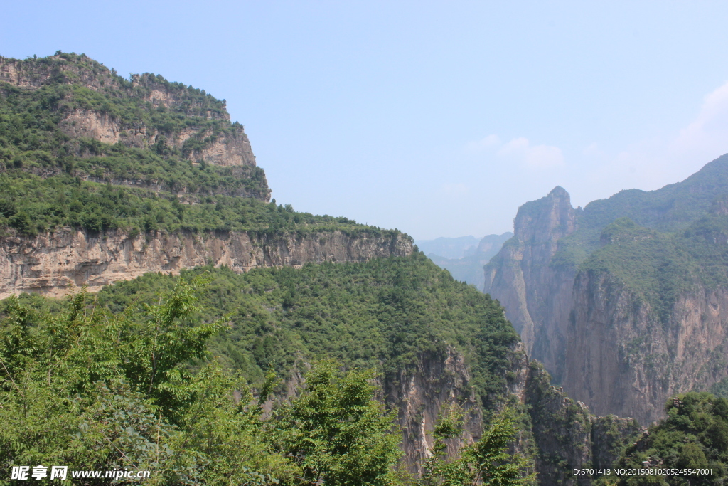 巍峨山峰