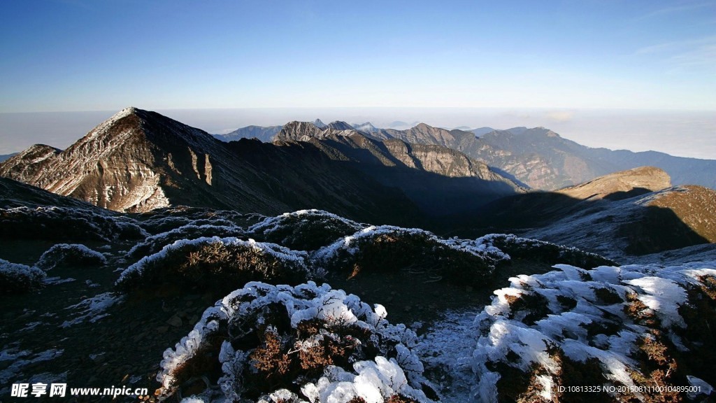 高原雪山美景